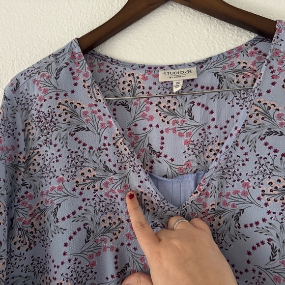 Pleat Front Ditsy Floral Blouse V Neck 3/4 Sleeve 2X Studio B Bobeau - Picture 8 of 10